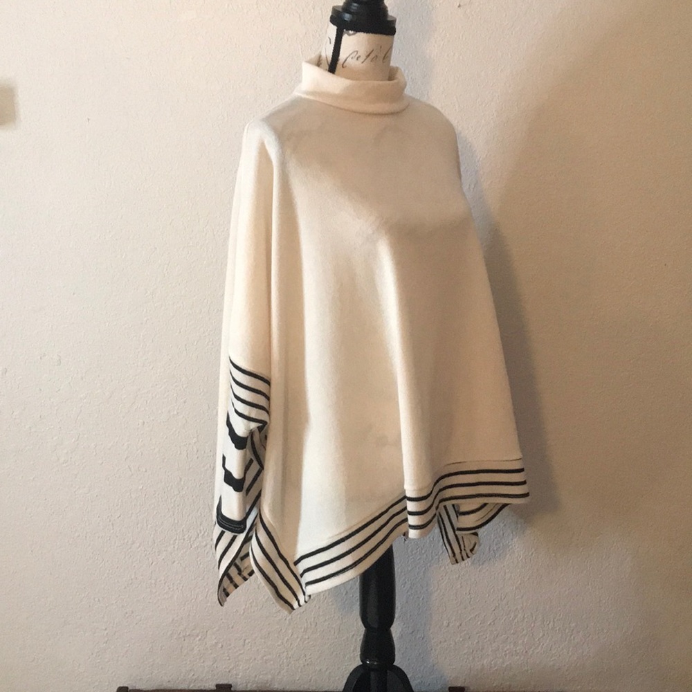❤️ Stripe Contrast Poncho Top ❤️ - Picture 4 of 5